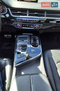 Внедорожник / Кроссовер Audi Q7 2016 в 