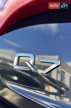 Позашляховик / Кросовер Audi Q7 2012 в 