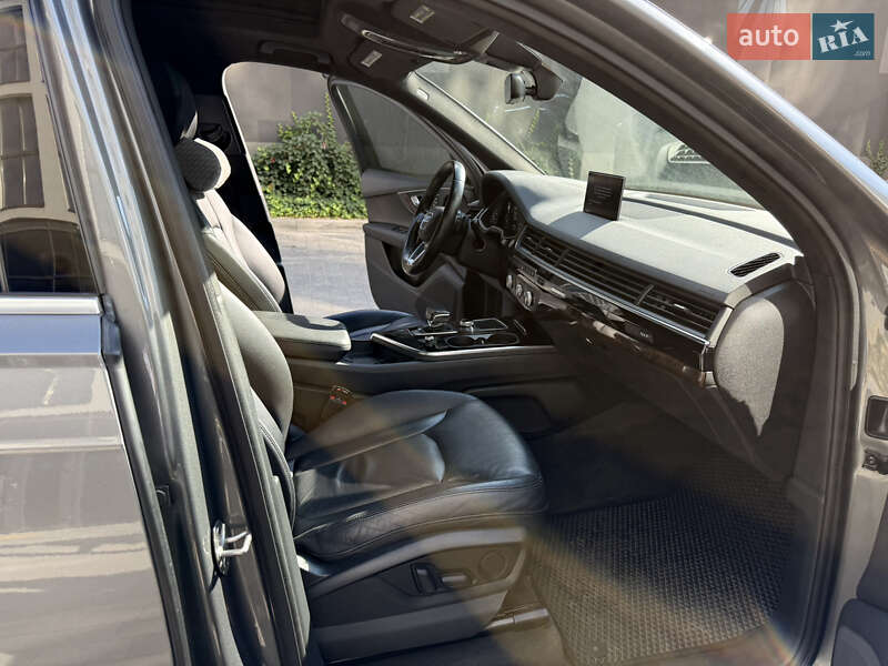 Позашляховик / Кросовер Audi Q7 2016 в Львові