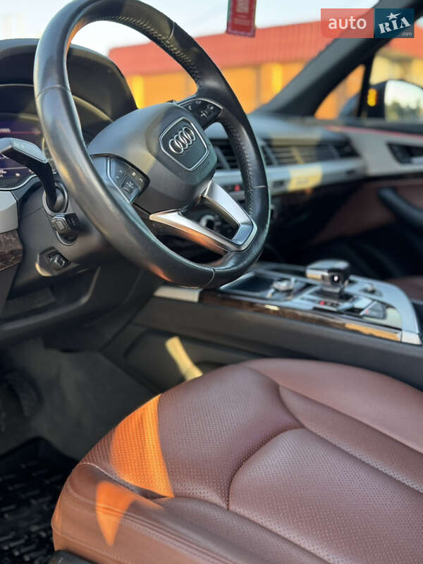 Внедорожник / Кроссовер Audi Q7 2019 в Новомосковске