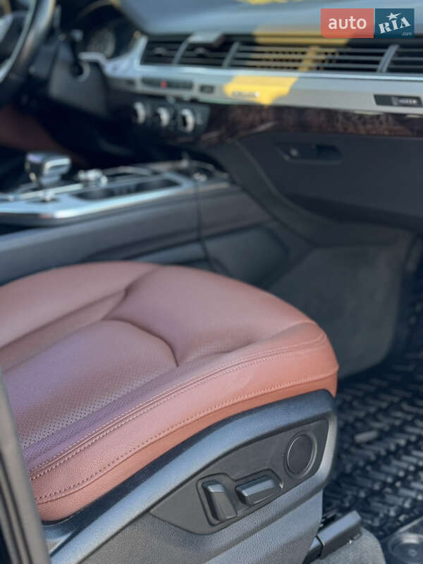 Внедорожник / Кроссовер Audi Q7 2019 в Новомосковске