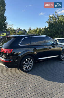 Внедорожник / Кроссовер Audi Q7 2017 в 