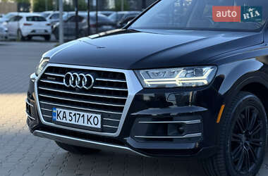 Внедорожник / Кроссовер Audi Q7 2017 в 