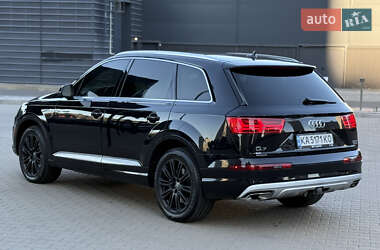 Внедорожник / Кроссовер Audi Q7 2017 в 