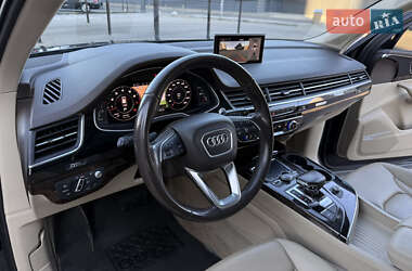 Внедорожник / Кроссовер Audi Q7 2017 в 