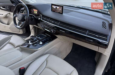 Внедорожник / Кроссовер Audi Q7 2017 в 