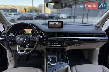 Внедорожник / Кроссовер Audi Q7 2017 в 