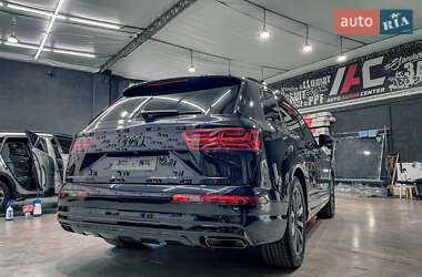 Внедорожник / Кроссовер Audi Q7 2017 в 