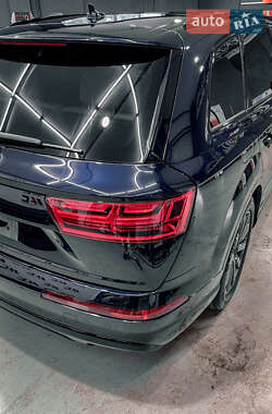 Внедорожник / Кроссовер Audi Q7 2017 в 