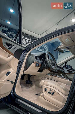 Внедорожник / Кроссовер Audi Q7 2017 в 