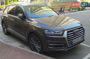 Внедорожник / Кроссовер Audi Q7 2016 в 