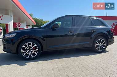 Внедорожник / Кроссовер Audi Q7 2016 в 