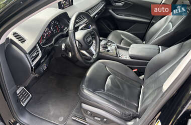 Внедорожник / Кроссовер Audi Q7 2016 в 