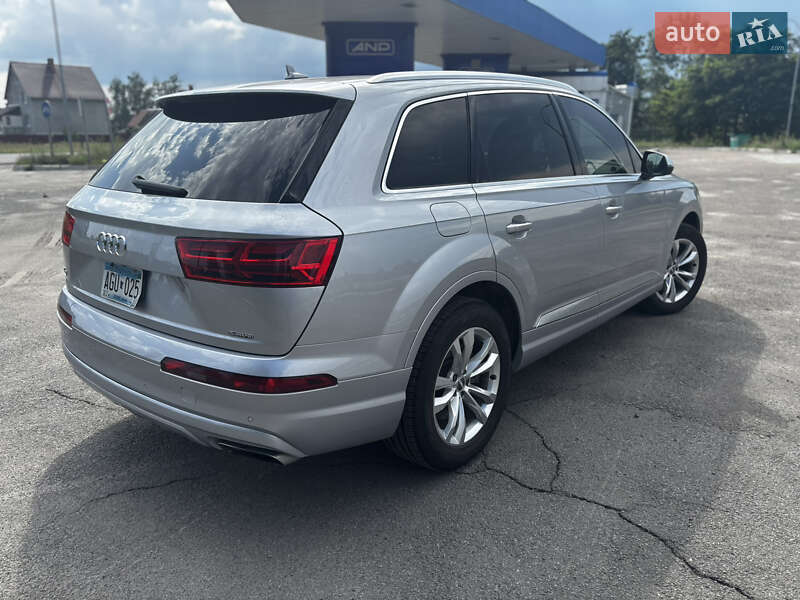 Внедорожник / Кроссовер Audi Q7 2017 в Нетешине