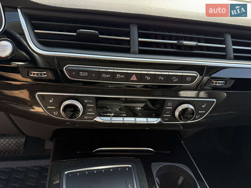 Внедорожник / Кроссовер Audi Q7 2019 в Киеве