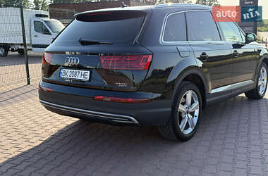 Внедорожник / Кроссовер Audi Q7 2016 в 