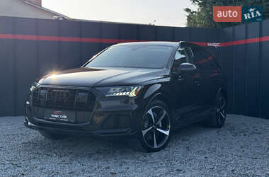 Внедорожник / Кроссовер Audi Q7 2020 в 