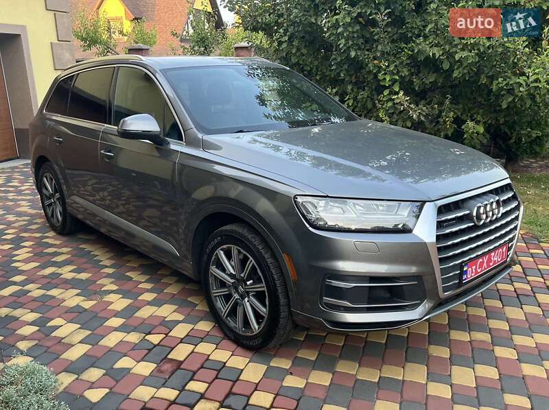 Внедорожник / Кроссовер Audi Q7 2017 в 