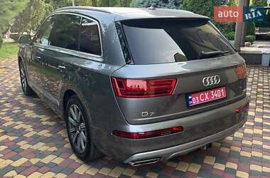 Внедорожник / Кроссовер Audi Q7 2017 в 