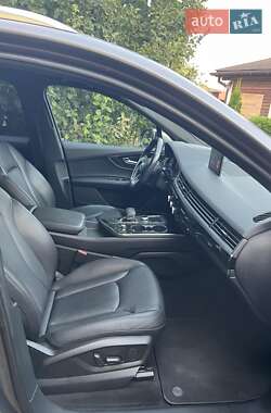 Внедорожник / Кроссовер Audi Q7 2017 в 