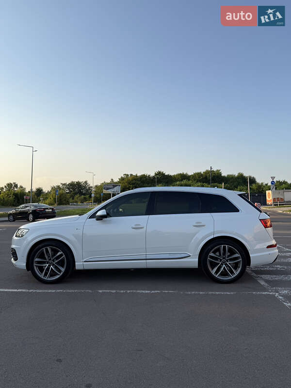 Позашляховик / Кросовер Audi Q7 2016 в Рівному