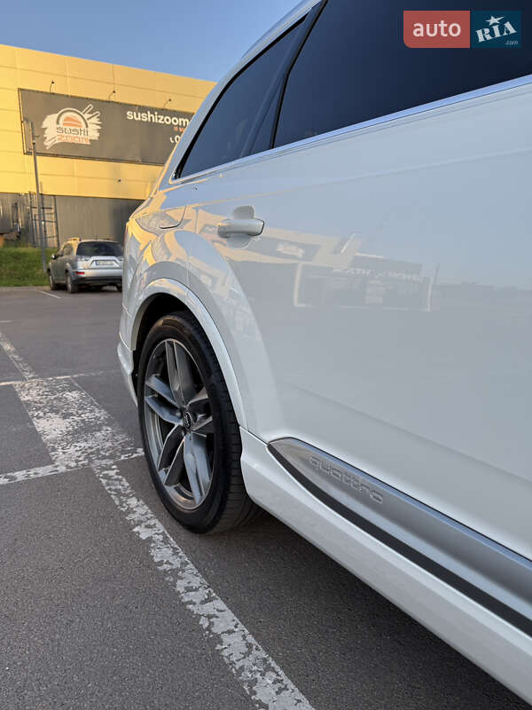 Позашляховик / Кросовер Audi Q7 2016 в Рівному
