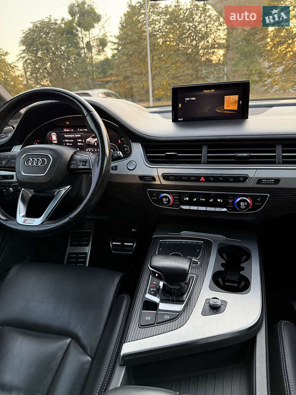 Позашляховик / Кросовер Audi Q7 2016 в Рівному