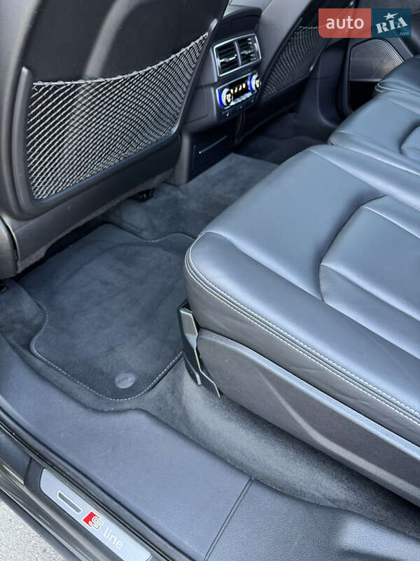 Позашляховик / Кросовер Audi Q7 2016 в Києві