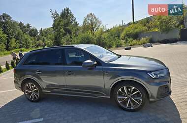 Внедорожник / Кроссовер Audi Q7 2021 в 
