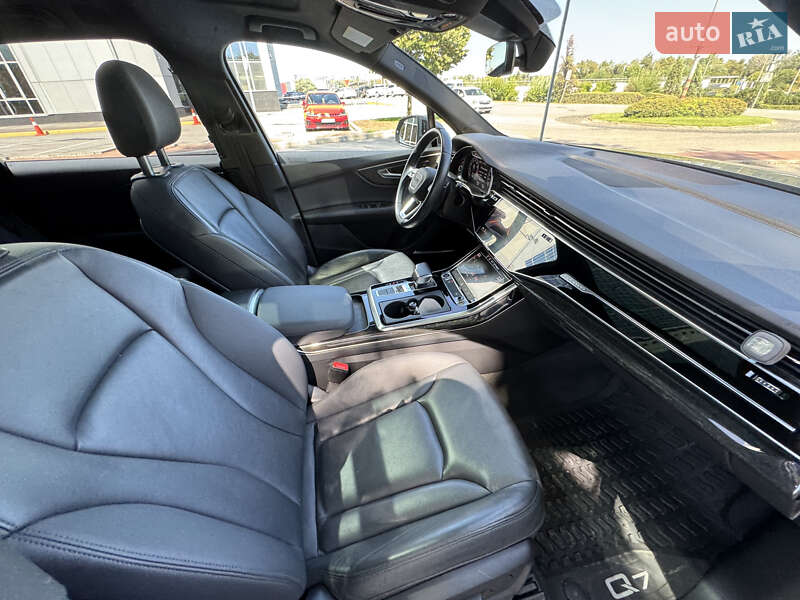Внедорожник / Кроссовер Audi Q7 2021 в Киеве