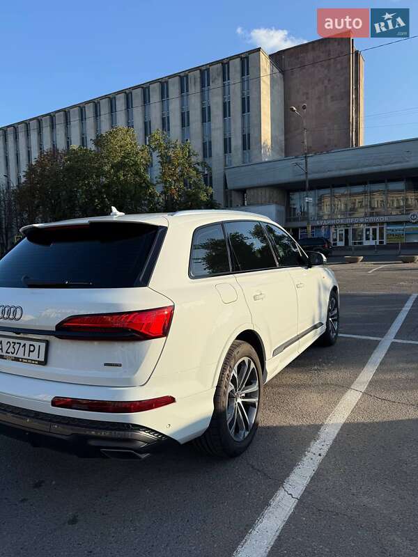 Внедорожник / Кроссовер Audi Q7 2025 в Киеве