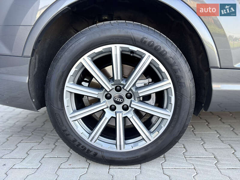 Внедорожник / Кроссовер Audi Q7 2019 в Черновцах