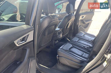 Внедорожник / Кроссовер Audi Q7 2017 в 