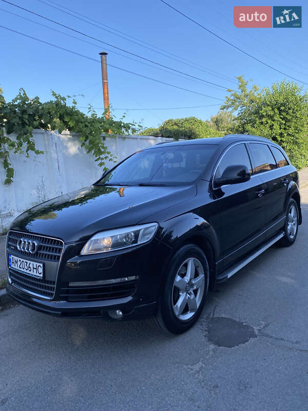 Внедорожник / Кроссовер Audi Q7 2007 в 