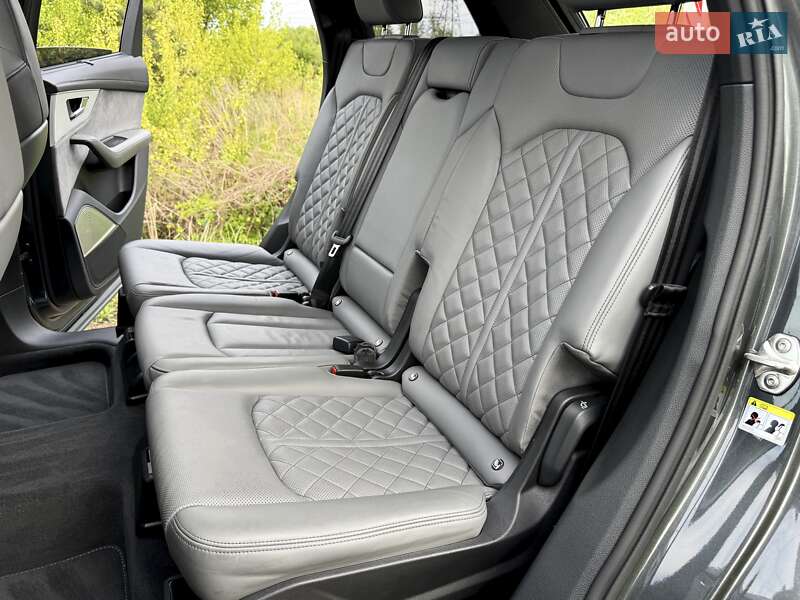 Внедорожник / Кроссовер Audi Q7 2021 в Киеве