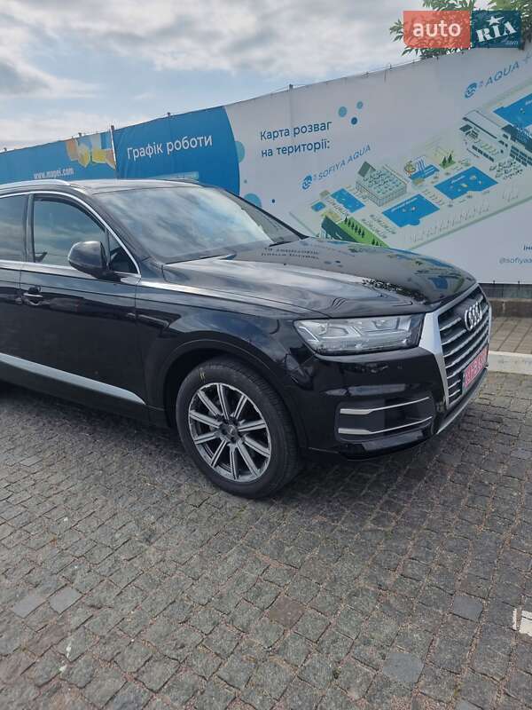 Внедорожник / Кроссовер Audi Q7 2017 в Шумске