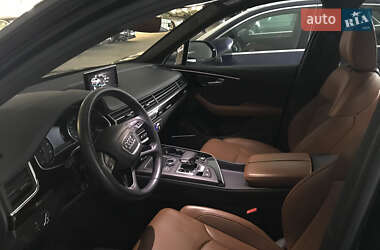 Внедорожник / Кроссовер Audi Q7 2016 в 