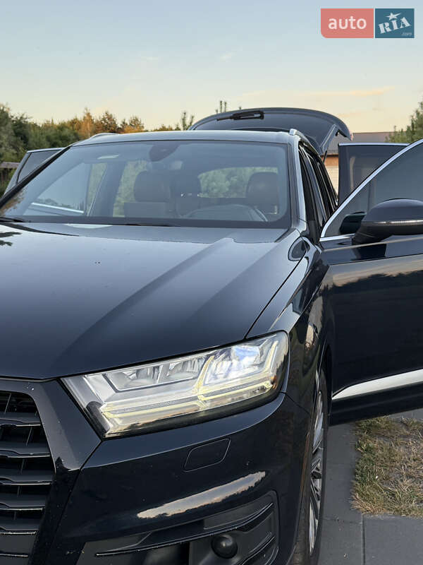 Позашляховик / Кросовер Audi Q7 2016 в Луцьку