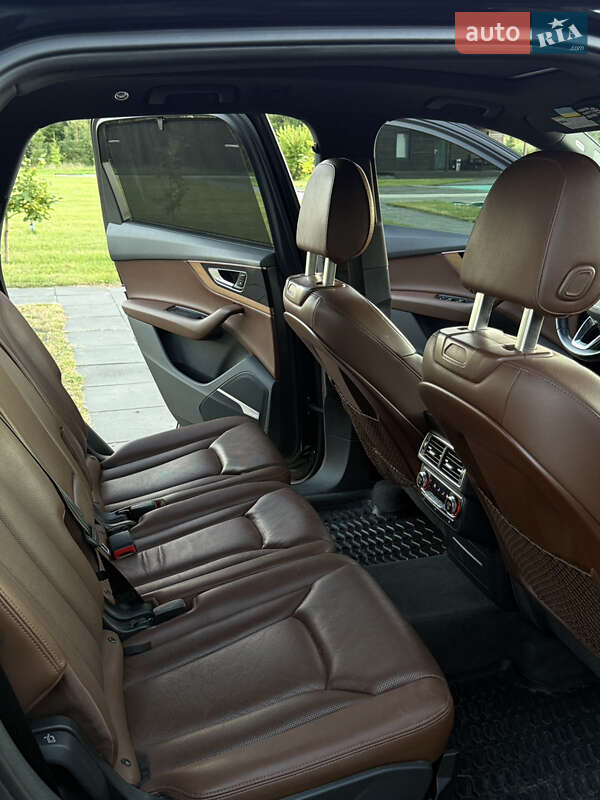 Позашляховик / Кросовер Audi Q7 2016 в Луцьку