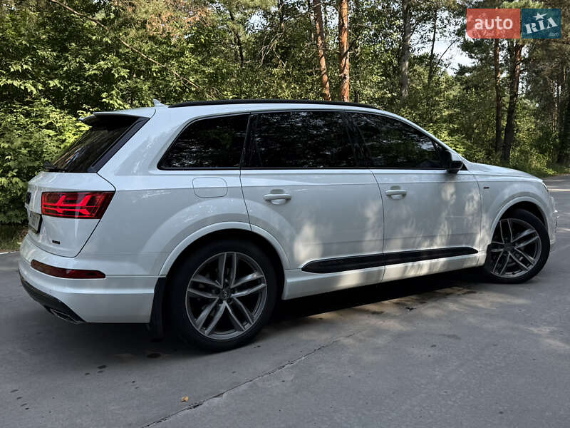 Внедорожник / Кроссовер Audi Q7 2017 в Хмельницком