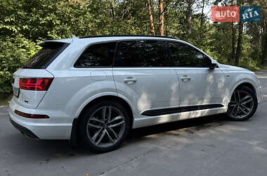 Внедорожник / Кроссовер Audi Q7 2017 в 