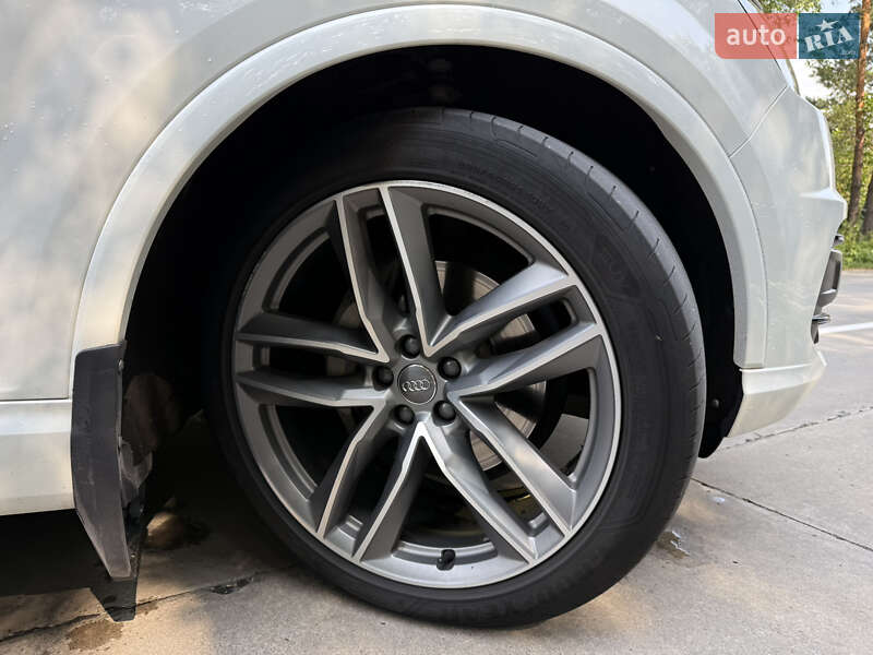 Внедорожник / Кроссовер Audi Q7 2017 в Хмельницком