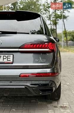 Внедорожник / Кроссовер Audi Q7 2021 в 