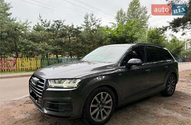Позашляховик / Кросовер Audi Q7 2018 в 