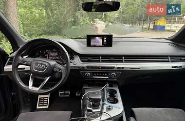 Позашляховик / Кросовер Audi Q7 2018 в 