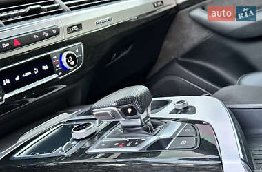 Внедорожник / Кроссовер Audi Q7 2018 в 