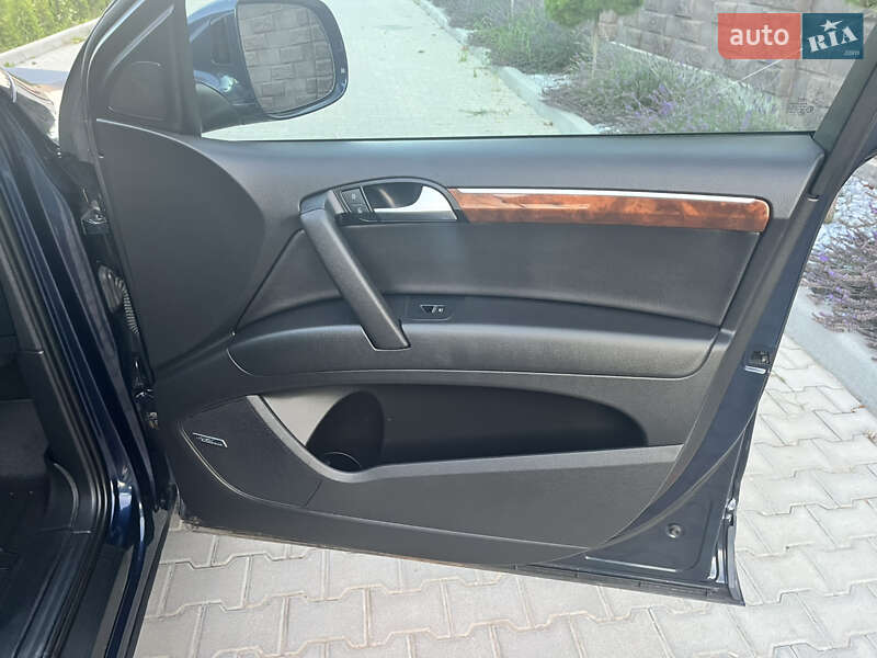 Позашляховик / Кросовер Audi Q7 2013 в Рівному