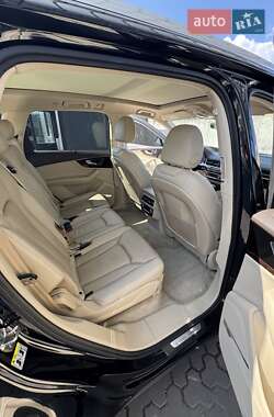 Внедорожник / Кроссовер Audi Q7 2016 в 