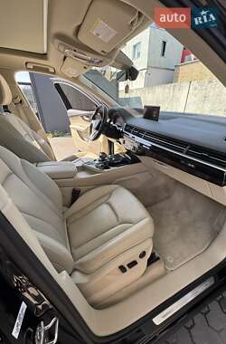 Внедорожник / Кроссовер Audi Q7 2016 в 
