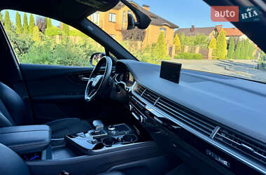 Внедорожник / Кроссовер Audi Q7 2015 в 